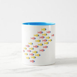 Farbenfrohe Fischwanderung Zweifarbige Tasse