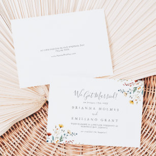 Farbenfrohe Garten-Wildblumen-Elopement-Ankündigun Ankündigung