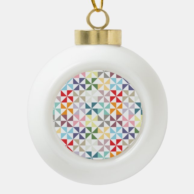Farbenfrohe geometrische Pinwheel Keramik Kugel-Ornament (Vorderseite)