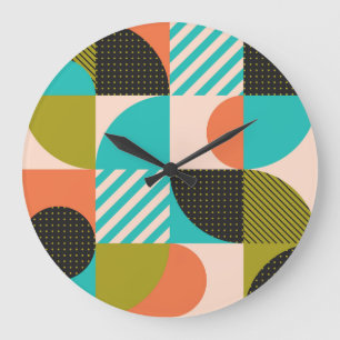 Farbenfrohe geometrische, skandinavische Muster. Große Wanduhr