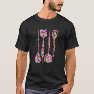 Farbenfrohe gestrichene Darts am Internationalen D T-Shirt