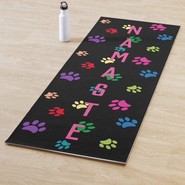 Farbenfrohe gestrichene Paw-Prints - Name und Name Yogamatte (Beispiel)