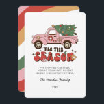 Farbenfrohe Groovy Retro Weihnachtskarte Feiertagskarte<br><div class="desc">Das ist die Jahreszeit zum Groovieren! Die Retro Weihnachtskarte ist mit einem Aquarellpinken Lieferwagen-Truck mit einem Weihnachtsbaum und lustigen Retro-70er-Blume und Sternen ausgestattet. Der Rücken hat ein buntes Muster von Retro-Wellen in gedämpften Weihnachtsfarben. Es ist der perfekte Weg,  um Ihrer Familie und Freunden einen schönen Urlaub zu wünschen.</div>
