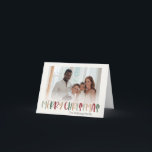 Farbenfrohe grüne Weihnachten geflochtenes Foto<br><div class="desc">Diese farbenfrohe Weihnachtskarte aus verblasstem Foto ist perfekt für Ihre lustige, kreative und helle Weihnachtsfeier. Es ist ein einzigartiger, spielerischer, moderner Schriftart in Rot, Boho Bräune und heller und dunkelgrüner Farbe, die für ein fröhliches, saisonales Ambiente sorgen. Wenn Sie Ihren Lieben den dunklen Winter mit niedlichem Feiertagsjubeln näher bringen wollen,...</div>