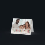 Farbenfrohe grüne Weihnachten geklappt Volles Foto<br><div class="desc">Diese farbenfrohe Weihnachtskarte mit dem gefalteten Foto ist perfekt für Ihren fröhlichen, kreativen und hellen Weihnachtsgrüßen. Es ist ein einzigartiger, spielerischer, moderner Schriftart in Rot, Boho Bräune und heller und dunkelgrüner Farbe, die für ein fröhliches, saisonales Ambiente sorgen. Wenn Sie Ihren Lieben den dunklen Winter mit niedlichem Feiertagsjubeln näher bringen...</div>