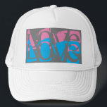 farbenfrohe Grunge-LIEBE | Truckerkappe<br><div class="desc">farbenfrohe grunblaue und rosa LIEBE,  lustig und wild auf einem grauen quadratischen Hintergrund.</div>