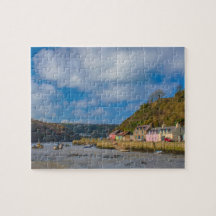 Farbenfrohe Häuser im Fischereihafen der Unterstad