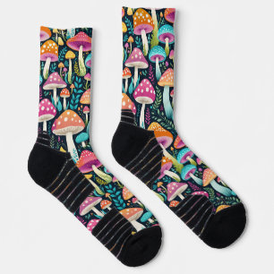Farbenfrohe Hippie-Pilze mit Blütenfarbe und blau Socken