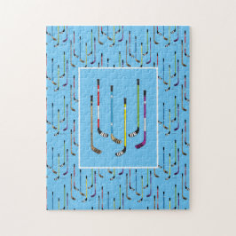 Farbenfrohe Hockey Sticks Blue Background