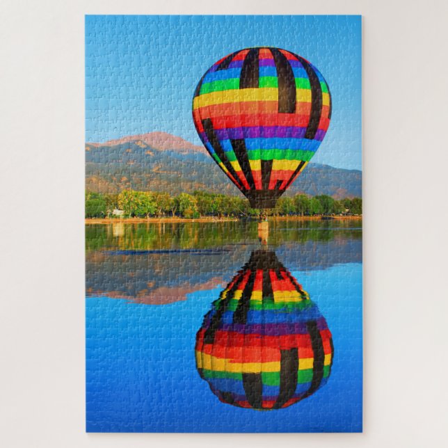 Farbenfrohe Hot Air Ballon Reflektionen auf dem Se (Vertikal)