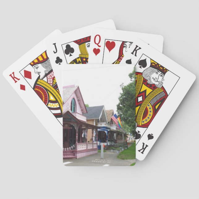 Farbenfrohe Hütten mit Fahnen - Martha's Vineyard Spielkarten (Rückseite)