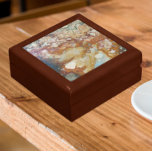 Farbenfrohe Jasper-Stone-Muster Erinnerungskiste<br><div class="desc">In dieser hölzernen Geschenkboxen mit Keramik-Fliesen,  die ein Bild der farbenfrohen Bildmotive von Picture Agate,  einer Art Jasper-Stein,  zeigt,  wie viel Schmuck,  Schmuck und andere kleine Pflastersteine zu kaufen sind. Wählen Sie Ihre Geschenkboxen und Farbe.</div>