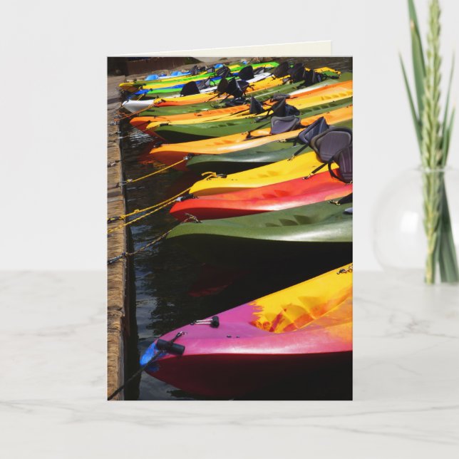 Farbenfrohe Kajaks, schwarz im Inneren Karte (Vorderseite)
