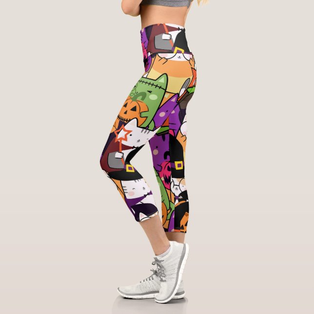 Farbenfrohe Katze in halloween Kostümmuster Capri Leggings (Links)