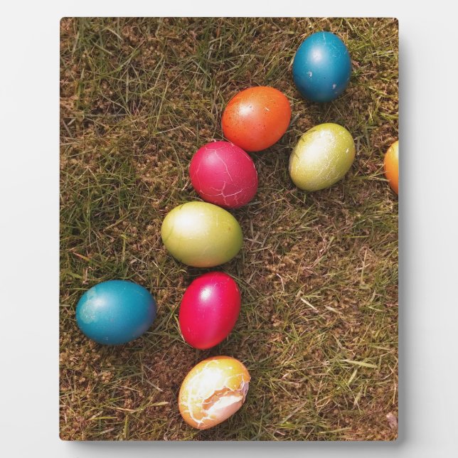 Farbenfrohe lackierte Eier im Garten, Ostereier Fotoplatte (Vorderseite)
