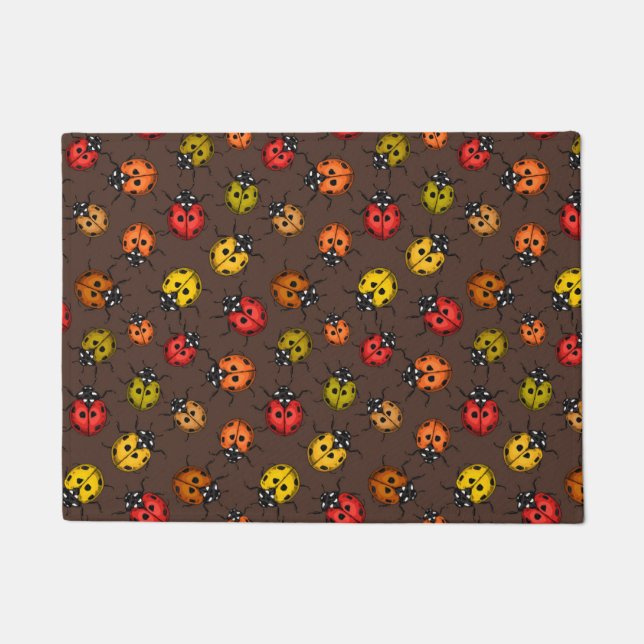 Farbenfrohe Ladybugs auf braun Fußmatte (Vorderseite)