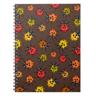 Farbenfrohe Ladybugs auf braun Notizblock