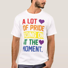 Farbenfrohe LGBTQ+-Regenbogenforelle mit benutzerd T-Shirt