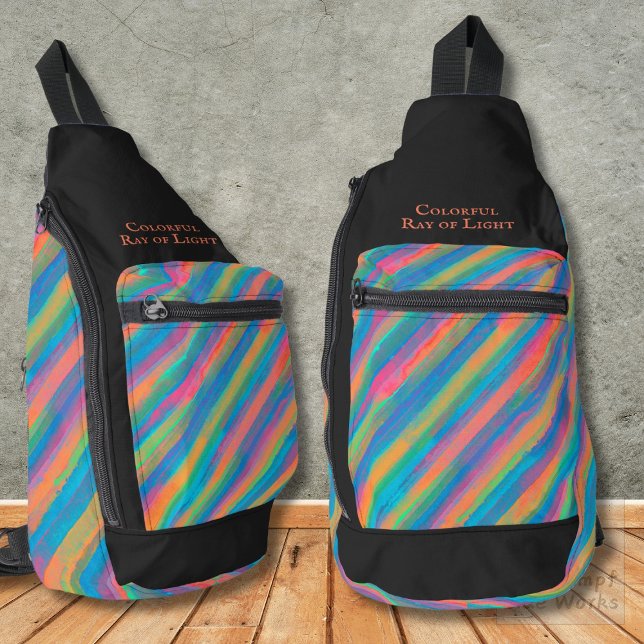 Farbenfrohe Lichtstrahlen fallen in Dunkelheit Crossbody Bag (Von Creator hochgeladen)