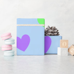 Farbenfrohe Liding Hearts auf Baby Blue Geschenkpapier