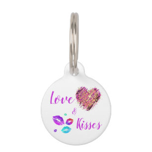 Farbenfrohe Lippen mit Liebe & Kisses Haustiermarke
