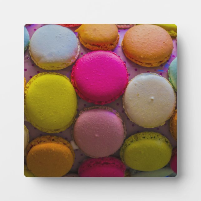Farbenfrohe Macarons Geschmackvoll gebackenes Dess Fotoplatte (Vorderseite)