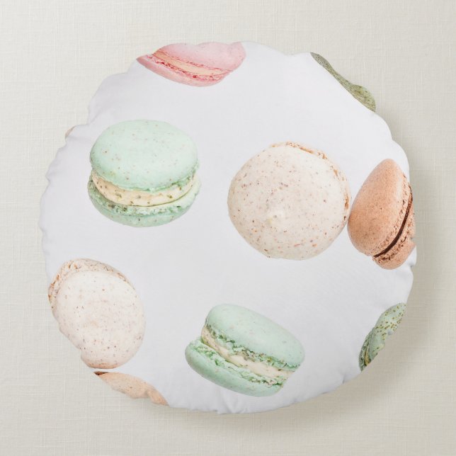 Farbenfrohe Macarons: Süß fallendes Muster. Rundes Kissen (Vorderseite)