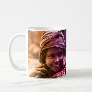 farbenfrohe Maghreb tunesische Djerba-Frau Coffee Kaffeetasse