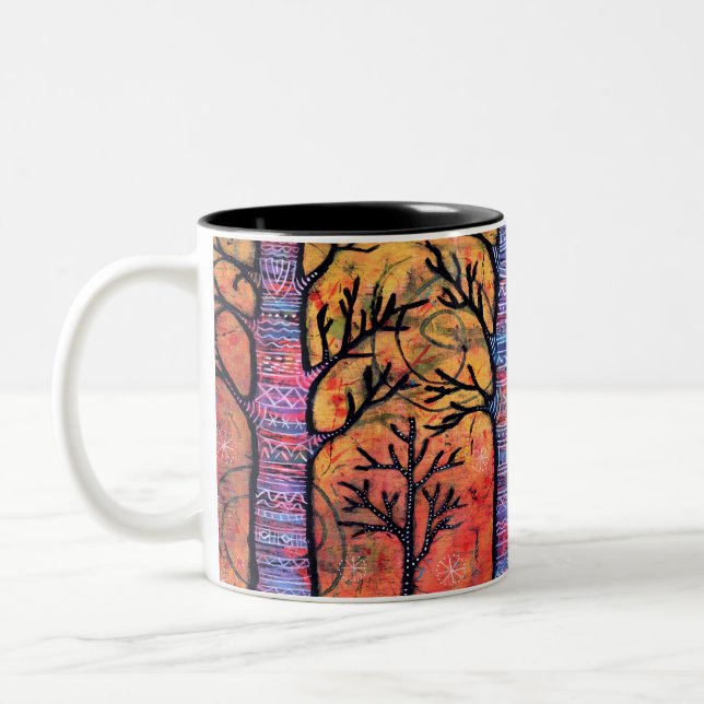 Farbenfrohe magische Bäume im Walddesign Zweifarbige Tasse (Links)