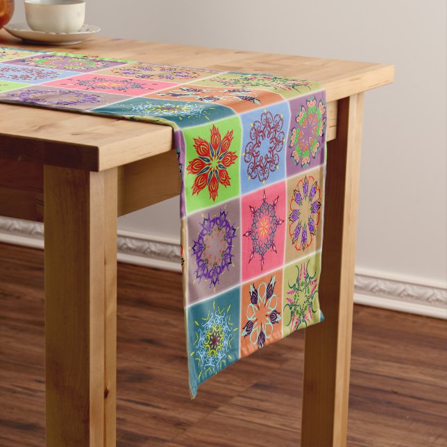Farbenfrohe Mandala Tile Pattern - Boho Geometric Kurzer Tischläufer (Beispiel)
