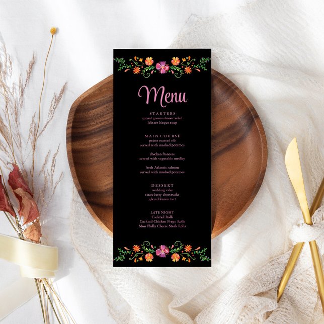 Farbenfrohe mexikanische Blumenkarte Menükarte (Colorful Mexican Floral Fiesta Wedding Menu Card on a boho wedding table.)