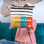 Farbenfrohe Mitte des Abstrakten Personalisierten  Kissen<br><div class="desc">Farbenfrohe Mittelalter Abstrakte Personalisierte Namenspatzen Kissen Kissen Kissen Cushions mit einem farbenfrohen Streifenmuster mit Ihrem personalisierten Namen in einem einfachen schwarz-weißen Skript auf einem abstrakten Hintergrund. Personalisieren Sie den Text durch Bearbeiten in den bereitgestellten Textfeldern. Perfektes Geschenk zum Geburtstag, Weihnachten, Muttertag, Schwester, Cousin, beste Freunde und vieles mehr. Entworfen von...</div>