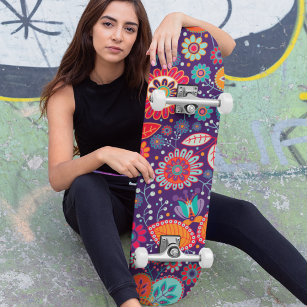 Farbenfrohe Moderne Girl-Floral Muster Skateboard
