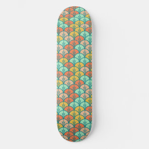 Farbenfrohe moderne moderne geometrische Fischskal Skateboard