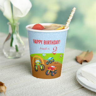 Farbenfrohe Monster-LKWs zum Geburtstag mit Namens Pappbecher