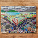 farbenfrohe Mosaik<br><div class="desc">Dieses einzigartige Puzzle ist mit einem abstrakten Landschaftsmosaik in kräftigen Farben und Erdtönen dekoriert. Das originale Mosaik wurde aus winzigen Glasstücken, Kies und Fundstücken hergestellt. Original Mosaik © Michele Davies.</div>