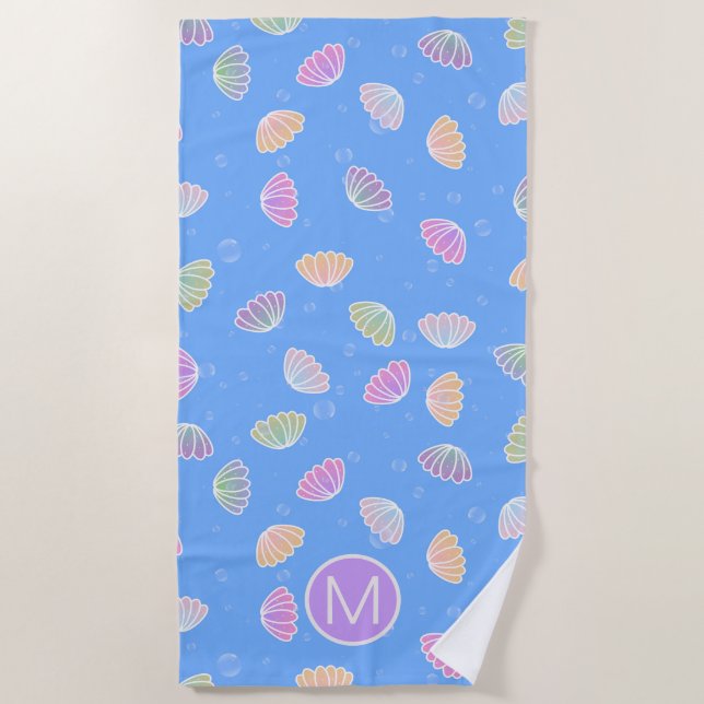 Farbenfrohe Muscheln Muster Light Blue Monogram Strandtuch (Vorderseite)