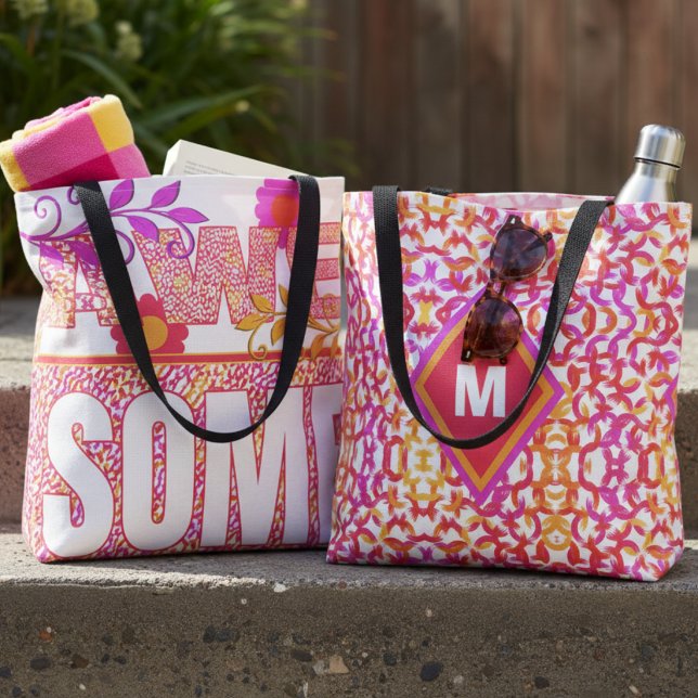 Farbenfrohe Mustertasche mit dem Text Awesome Tasche (Playful design on one side, monogram magic on the other. For those who love to be different.)