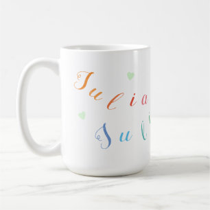 farbenfrohe Namensbriefe mit Herzen schaffen Kaffeetasse