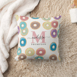 Farbenfrohe Nudeln und Sprinklen Monogramm Kissen