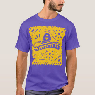 Farbenfrohe Papel Picado Banner mit Sombrero T-Shirt