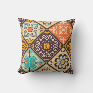 Farbenfrohe Patchwork: Majolica Fliesendesign Kissen