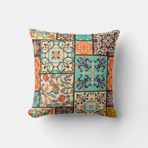 Farbenfrohe Patchwork-Tile: Motive der islamischen Kissen