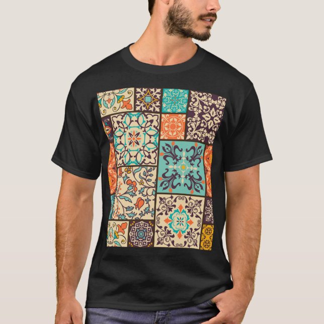 Farbenfrohe Patchwork-Tile: Motive der islamischen T-Shirt (Vorderseite)