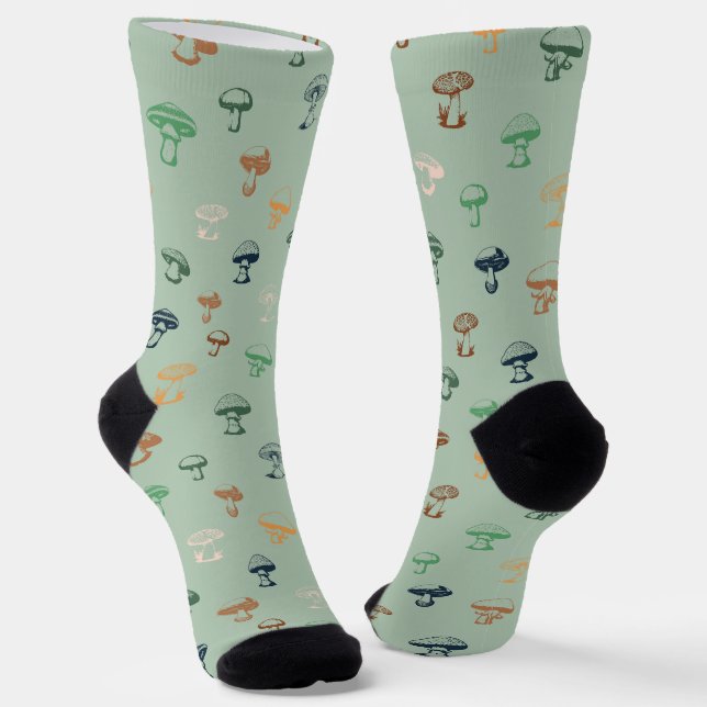 Farbenfrohe Pilze im soliden grünen Hintergrund Socken (Gewinkelt)