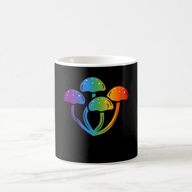 Farbenfrohe Pilze zum Regenbogentag Kaffeetasse (Mittel)