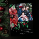 Farbenfrohe Poinsettia & Holly mit Glitzern-Foto Dreifach Gefaltete Karte<br><div class="desc">Ihr Foto wird in diesem Design mit lebhaften roten Poinsettienblüten,  Schneeflocken,  heiligen,  grünen Blättern und weißen Glitzern auf schwarzem Hintergrund auffallen. Enthält bearbeitbare Textfelder.</div>