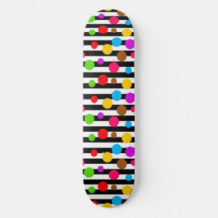 Farbenfrohe Punkte Streifen Skateboard