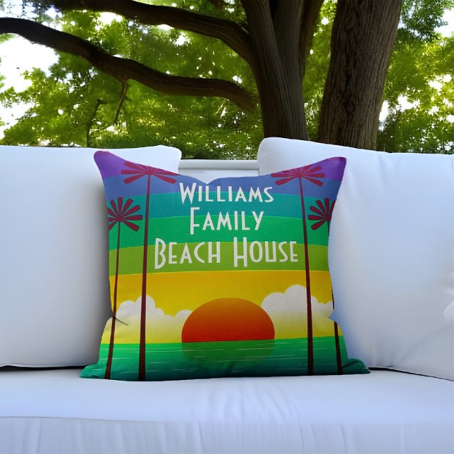 Farbenfrohe Regenbogen-Tropical Sunset Beach House Kissen (Miami deco beach house throw pillow with a rainbow sunset design. Personalized with family name!)