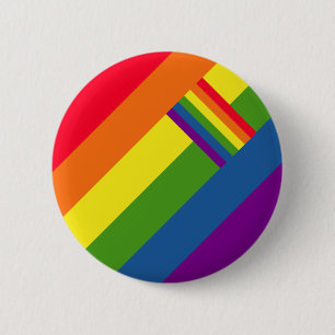 Farbenfrohe Regenbogenstreifen Feiern mit Fahne Button
